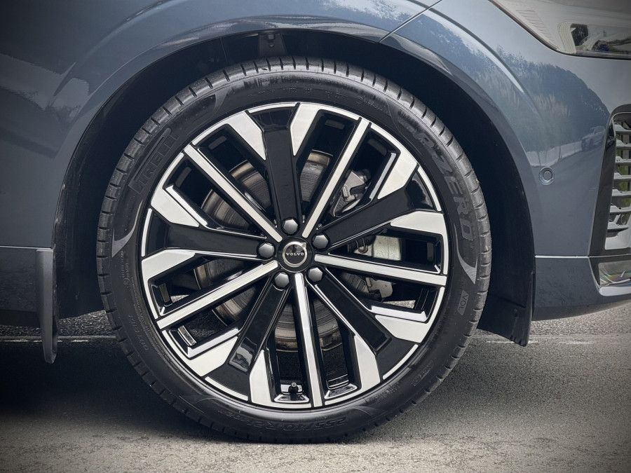 2025 Volvo XC60 UZ Ultra B5 Dark SUV Image 16