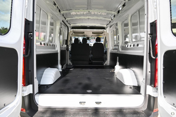 2024 LDV Deliver 9  LWB Mid Roof Van Image 7