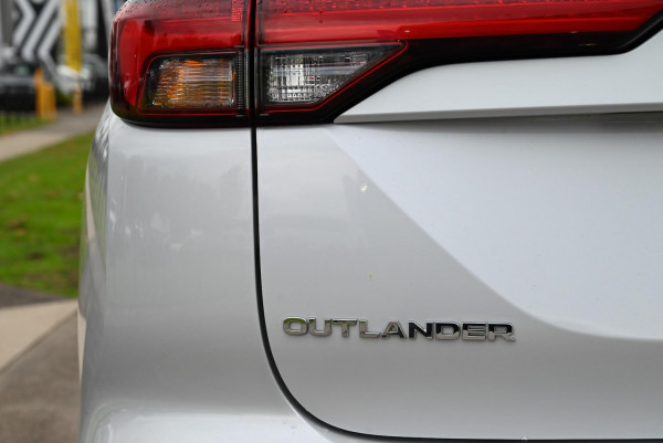 2024 Mitsubishi Outlander ZM Black Edition SUV image 10