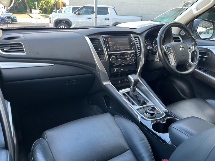 2019 Mitsubishi Pajero Sport QE GLS SUV Image 10