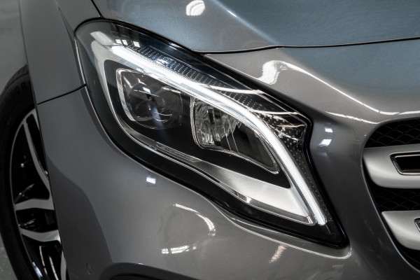 2017 Mercedes-Benz GLA-Class 180 SUV Image 2
