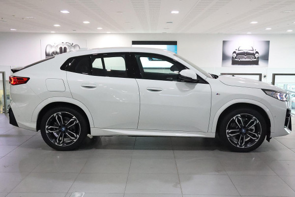 2024 BMW iX2 U10 xDrive30 M Sport SUV image 6