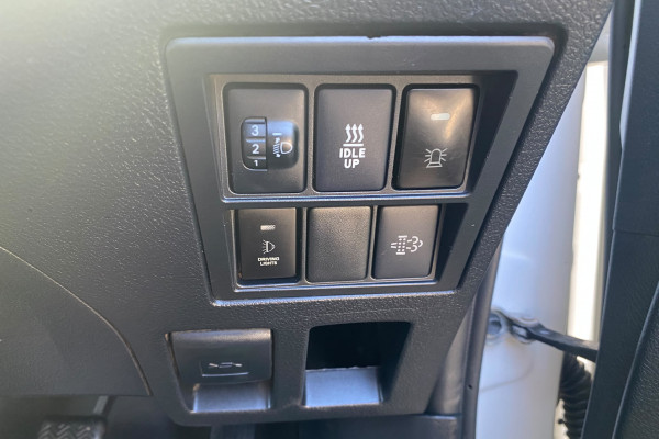 2019 Toyota HiLux  SR Dual Cab Cab Chassis Image 17