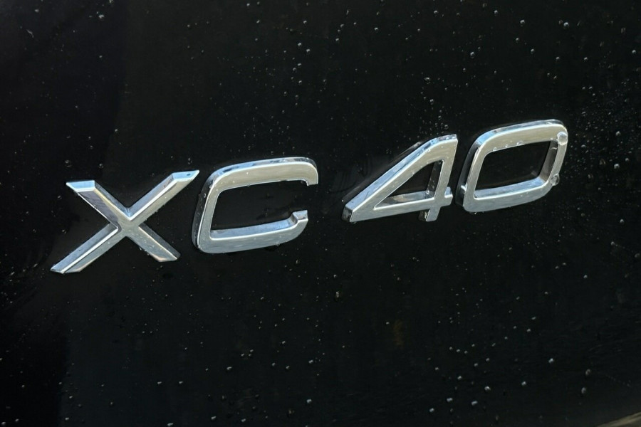 2025 Volvo XC40 XZ Plus B4 SUV Image 9