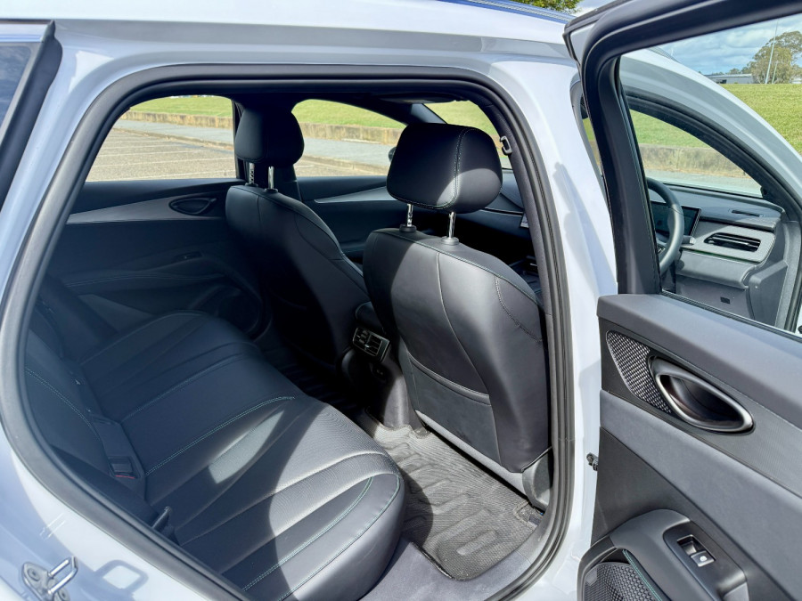 2026 BYD Seal 6  Premium Wagon Image 16