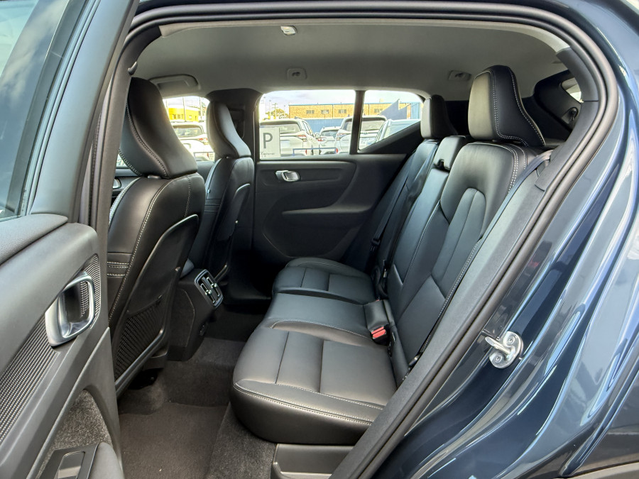 2026 Volvo XC40 XZ Ultra B4 Bright SUV Image 12