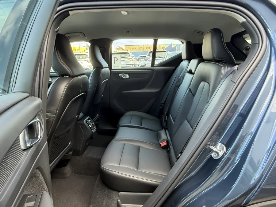 2026 Volvo XC40 XZ Ultra B4 Bright SUV Image 12