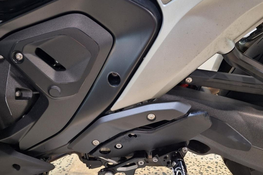 2025 MY26 BMW R 1300 R Performance R 1300