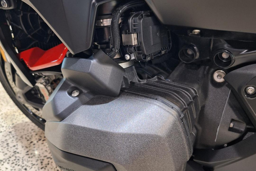 2025 MY26 BMW R 1300 R Performance R 1300