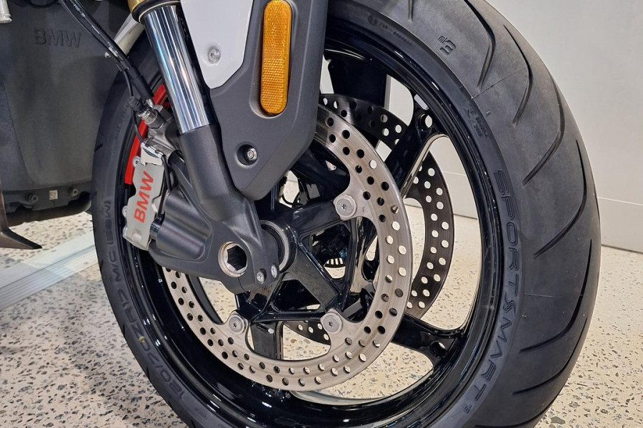 2025 MY26 BMW R 1300 R Performance R 1300