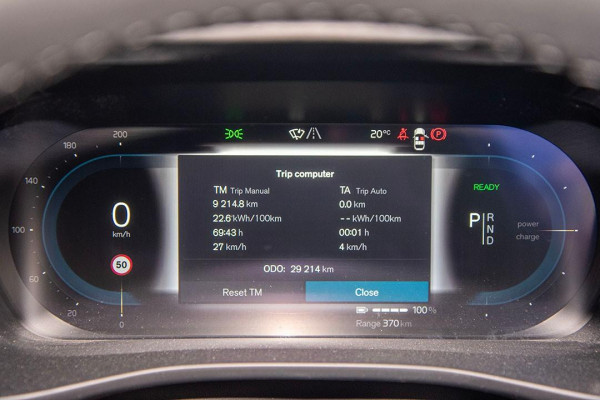 2022 Volvo XC40  Recharge Pure Electric SUV Image 6