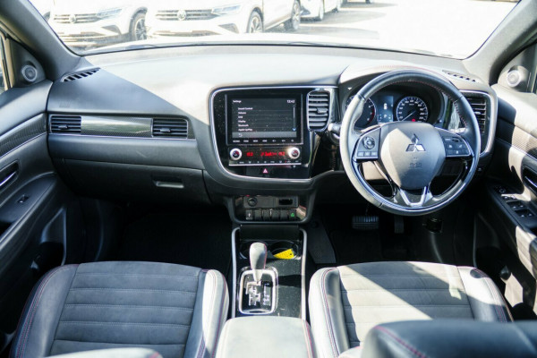 2021 Mitsubishi Outlander ZL Black Edition SUV Image 16