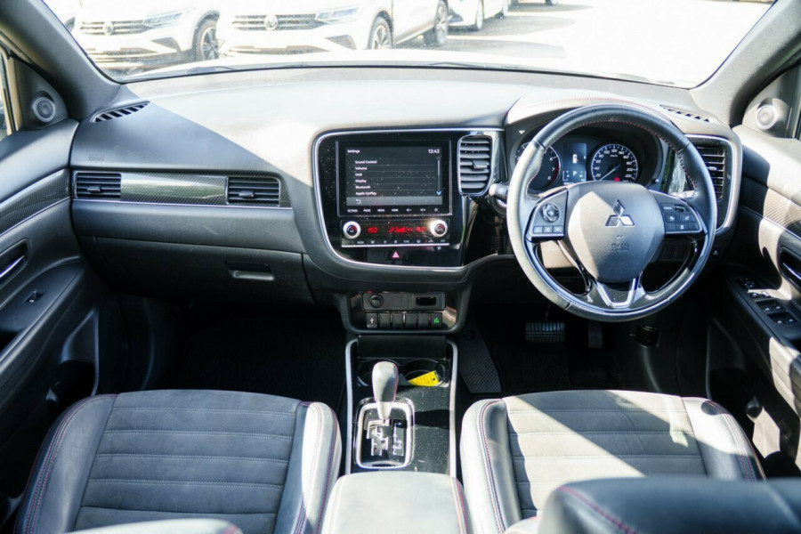 2021 Mitsubishi Outlander ZL Black Edition SUV Image 16
