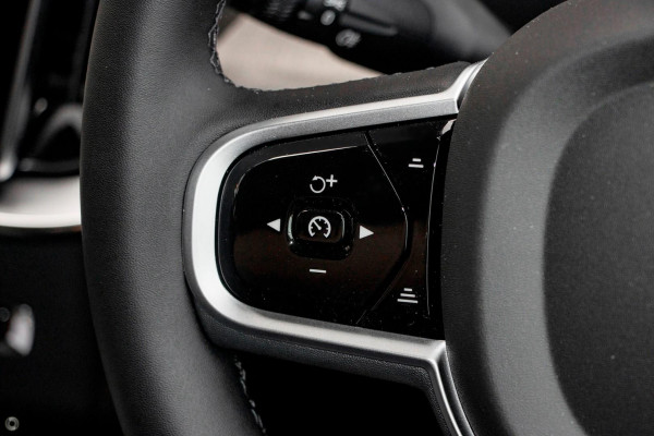 2025 Volvo XC90 L Series Ultra B5 Bright SUV Image 13