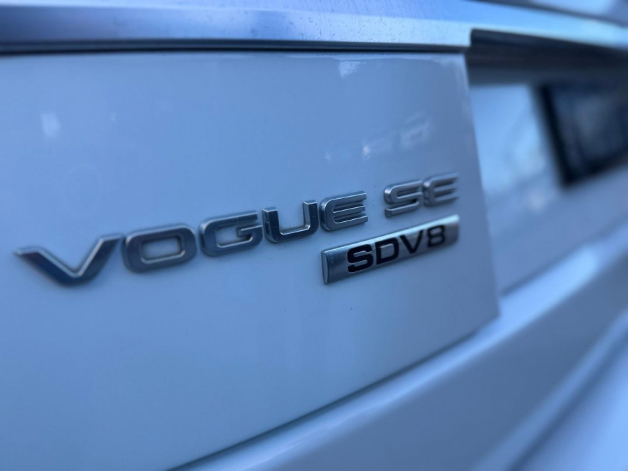 2014 MY14.5 Land Rover Range Rover L405 SDV8 Vogue SE SUV Image 24