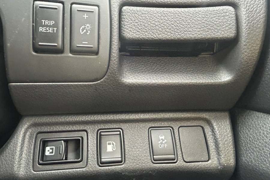 2019 Nissan Navara D23 Series 4 N-TREK Dual Cab Pickup Image 25