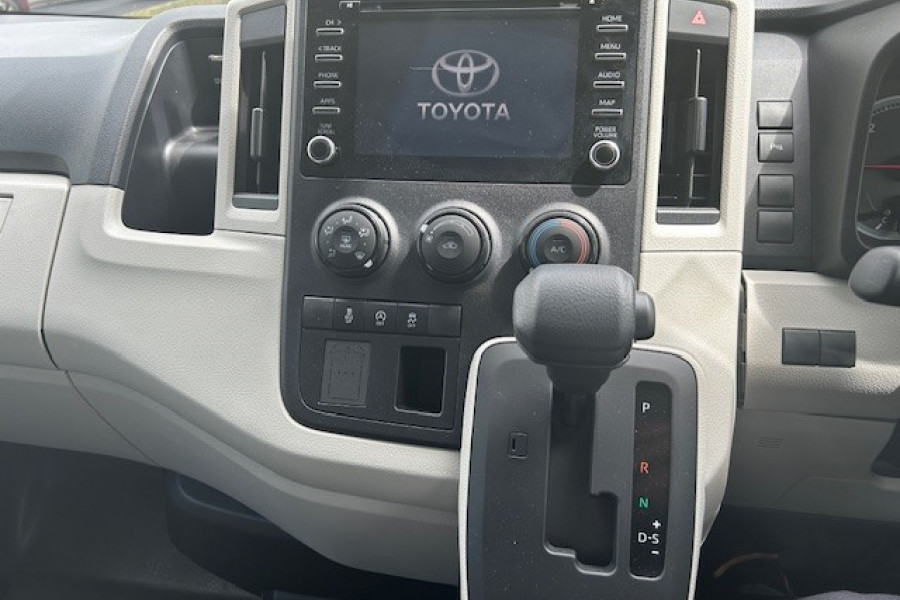 2020 Toyota HiAce GDH300R  Crew Van Image 11