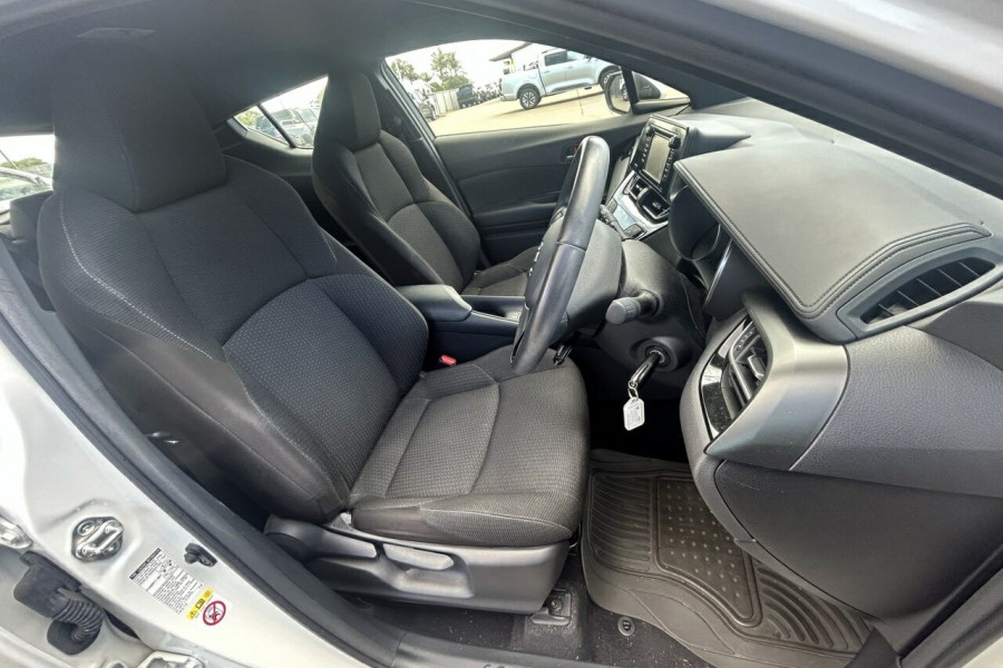 2018 Toyota C-HR NGX10R  SUV Image 16