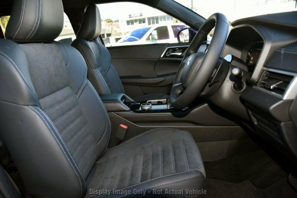 2026 Mitsubishi Outlander ZM Black Edition SUV Image 8