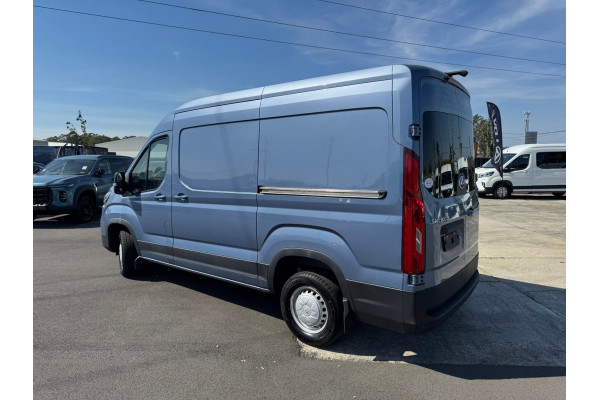 2023 LDV Deliver 9  11-Seat Bus
