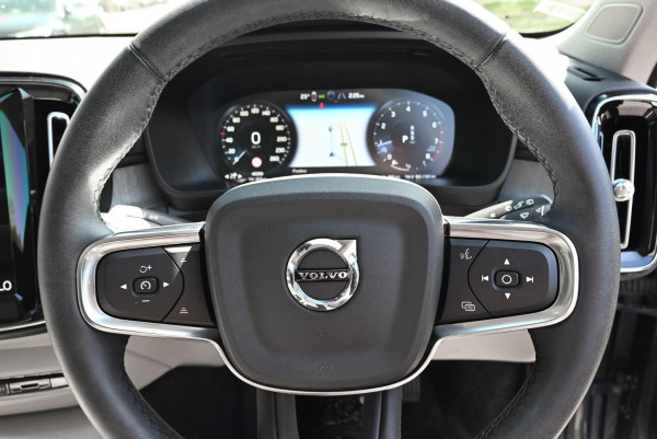 2022 Volvo XC40 XZ T4 Inscription SUV image 24