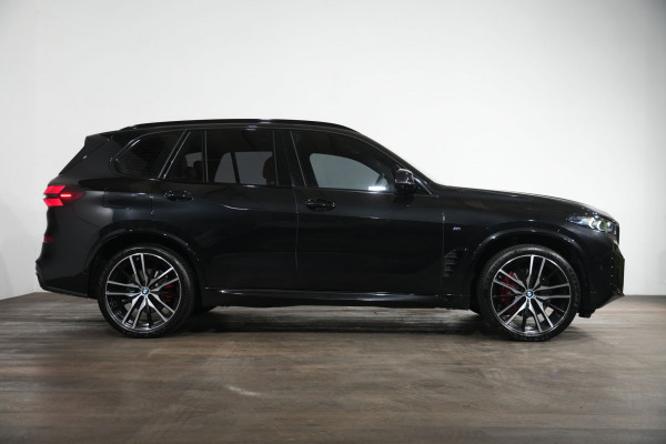 2023 BMW X5 xDrive30d M Sport SUV Image 4
