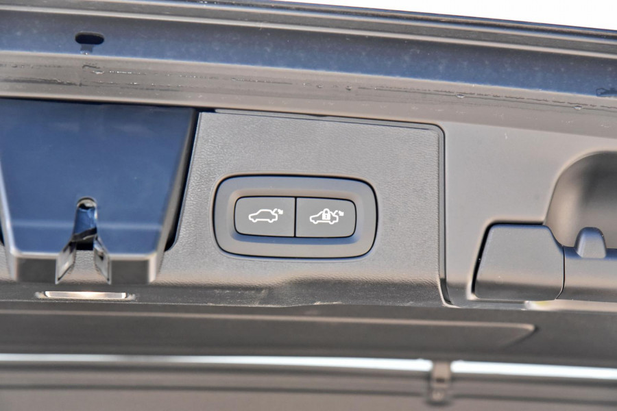 2023 Volvo XC60  Ultimate B6 Dark SUV Image 22