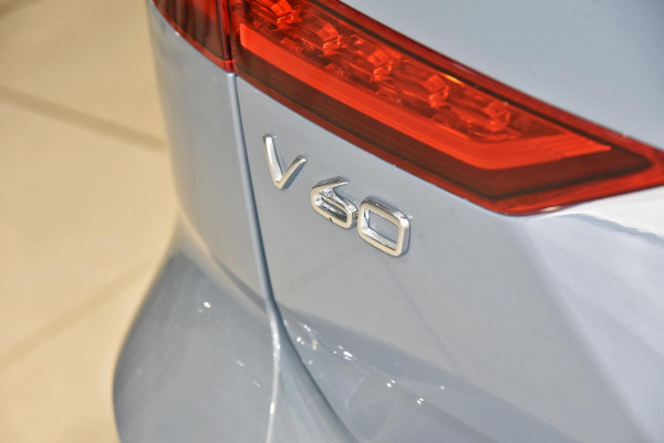 2023 MY24 Volvo V60 Cross Country  Ultimate B5 Bright Wagon Image 6