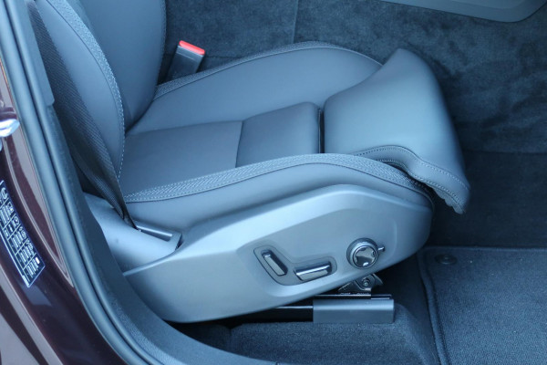 2025 Volvo XC60 UZ Plus T8 Plug-in Hybrid Dark SUV Image 10
