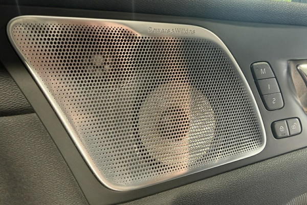2022 Volvo XC60 UZ Recharge Plug-In Hybrid SUV Image 21
