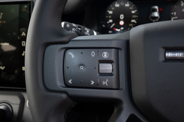 2026 Land Rover Defender L663 110 D350 X-Dynamic SE SUV image 15
