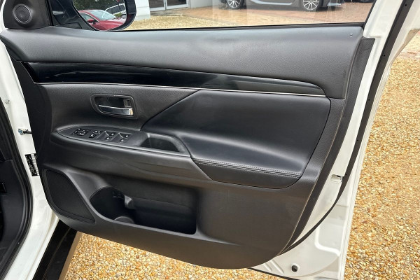 2021 Mitsubishi Outlander ZL LS Wagon Image 5