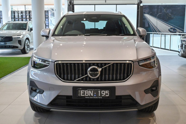 2026 Volvo XC40 XZ Ultra B4 Bright SUV Image 2