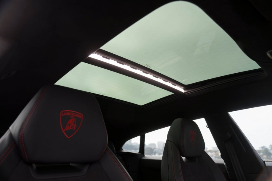 2022 Lamborghini Urus SUV Image 14