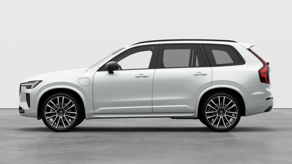2026 Volvo XC90 L Series Ultra T8 Plug-in Hybrid Dark SUV image 2