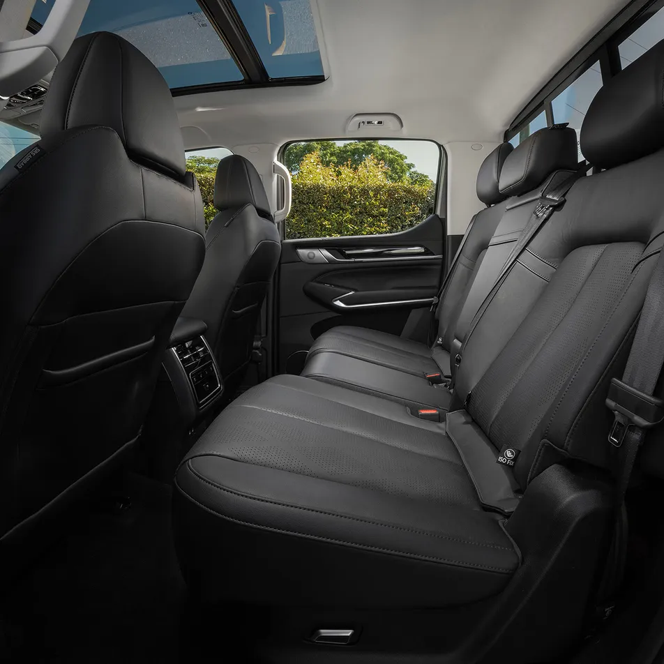 Reclining Second Row** Image