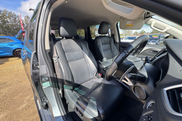 2017 Mitsubishi Pajero Sport QE GLS SUV Image 3