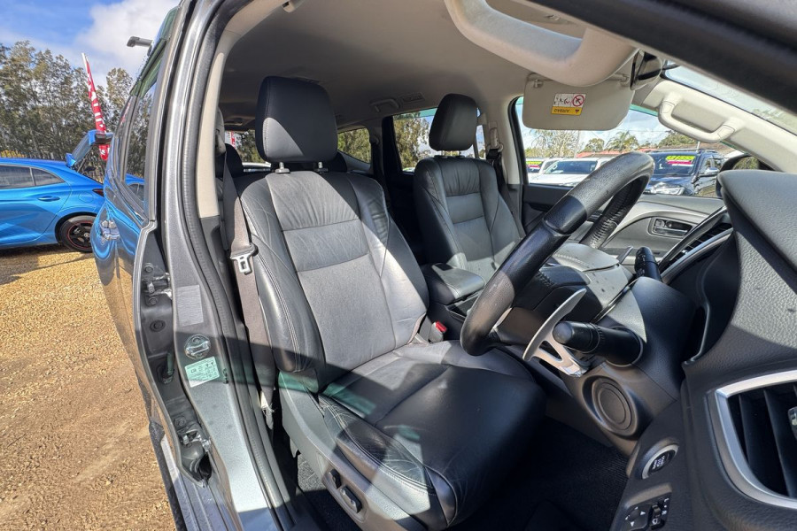 2017 Mitsubishi Pajero Sport QE GLS SUV Image 3