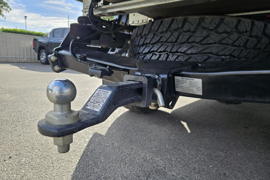 2022 Toyota HiLux GUN126R SR Double-Cab Cab-Chassis Image 12