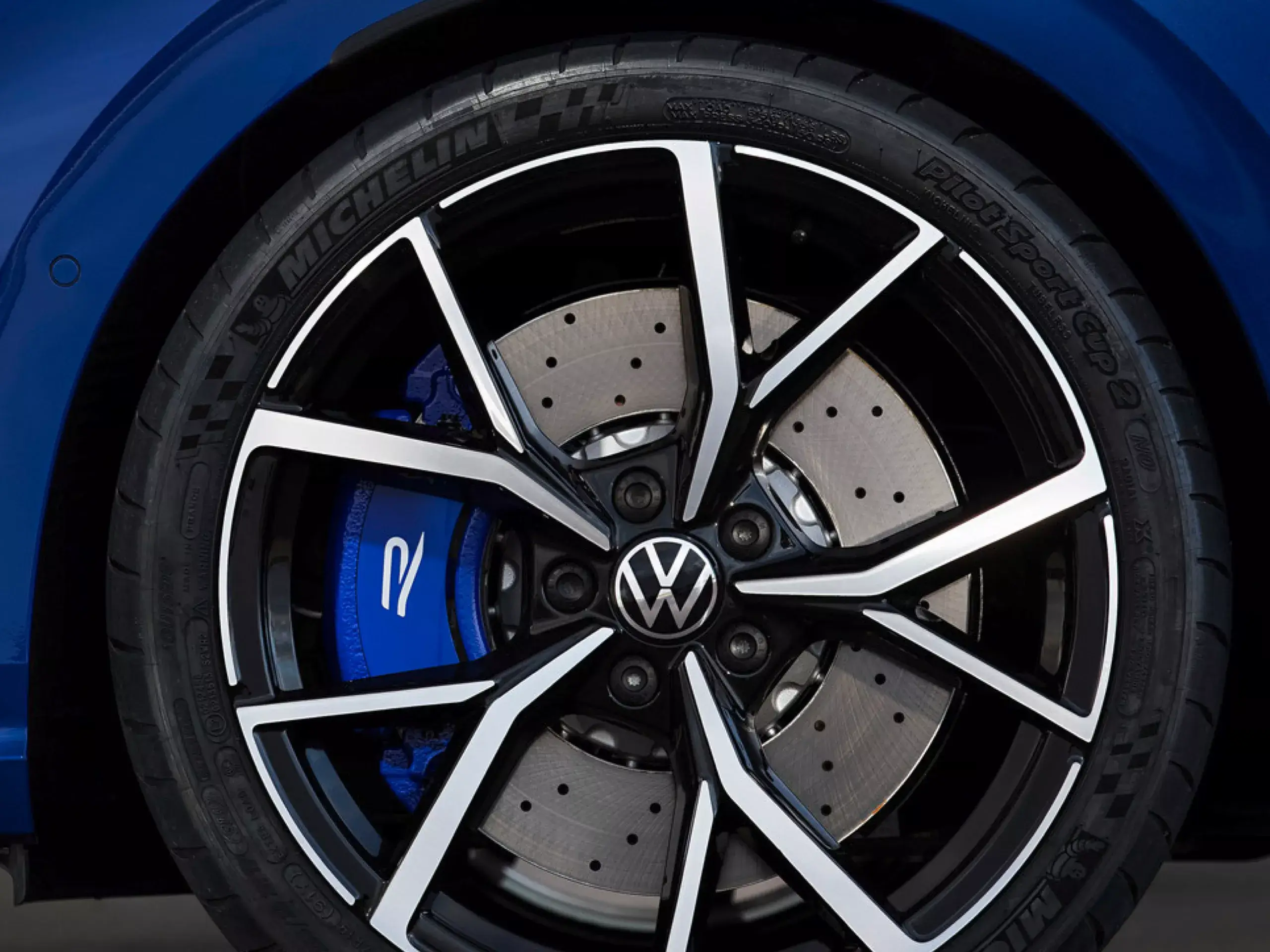 Striking wheels, superb braking Wheels Image