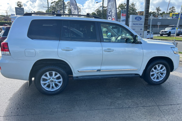 2016 Toyota LandCruiser VDJ200R Sahara SUV Image 7