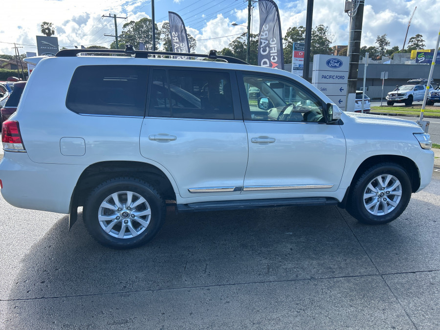 2016 Toyota LandCruiser VDJ200R Sahara SUV Image 7