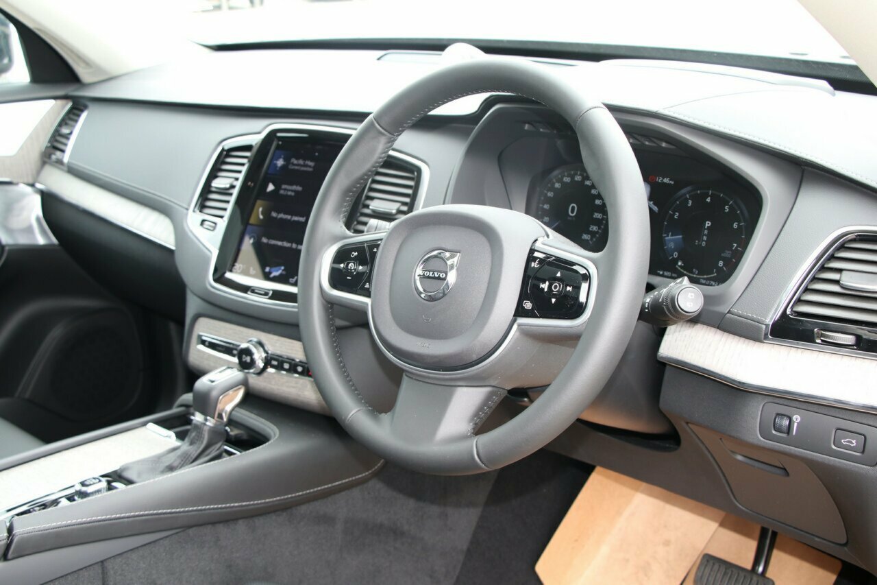 2020 MYon Volvo XC90 L Series T6 Inscription SUV Image 6