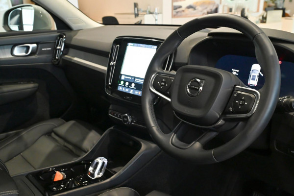 2025 MY26 Volvo XC40 XZ Ultra B4 Bright SUV Image 5