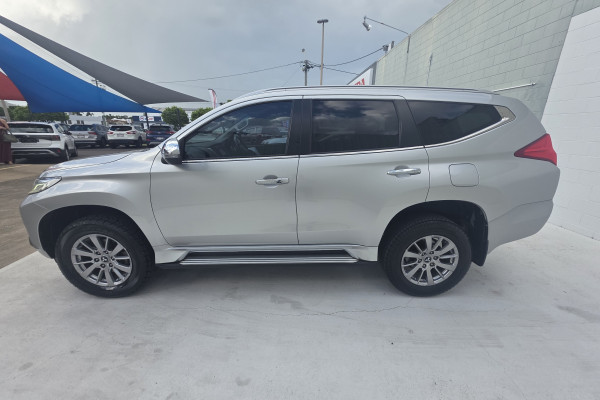 2019 Mitsubishi Pajero Sport QE GLX SUV Image 4