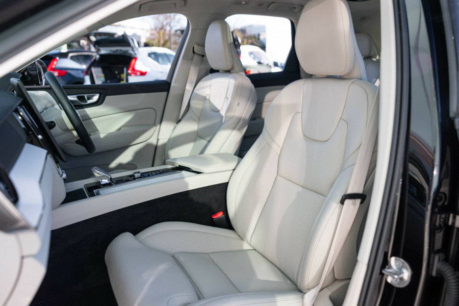 2026 Volvo XC60 UZ Ultra B5 Dark SUV Image 4