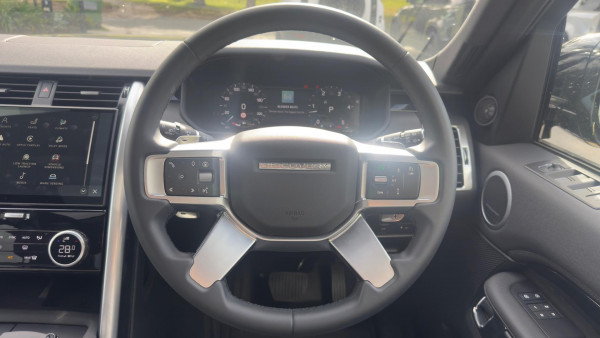 2025 Land Rover Discovery Series 5 D350 S SUV image 16
