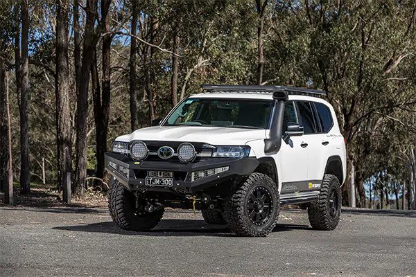 TJM VENTURER BULL BAR