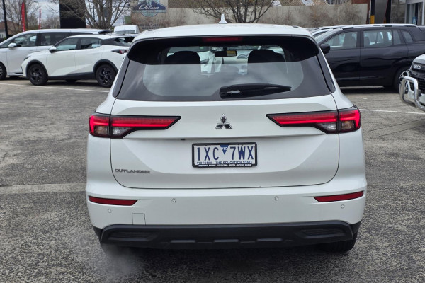 2023 Mitsubishi Outlander ZM ES SUV Image 6