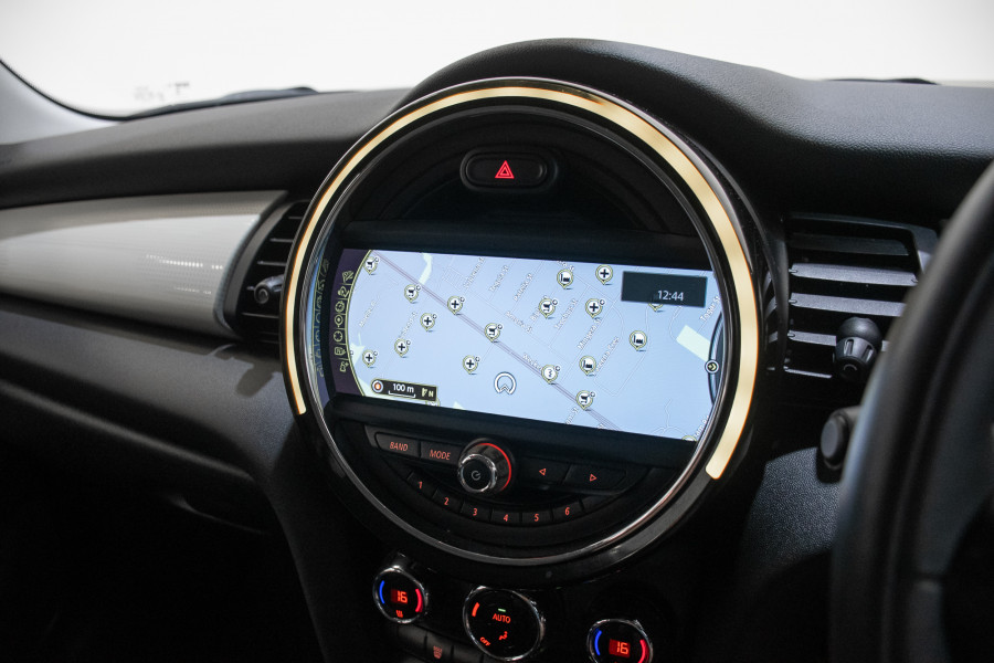 2015 MINI Cooper S Hatch Image 17